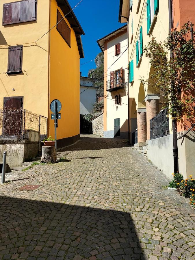 Ferienwohnung La Chicca Piccola Casina In Affitto Nel Borgo Antico Di Gaggio Montano Bo Exterior foto